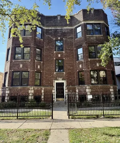 4886 North Hermitage Avenue Chicago IL 60640