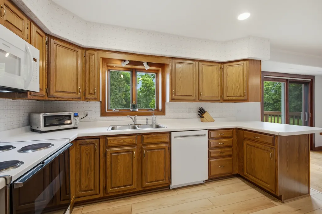 27W270 Sunnyside Avenue Winfield IL 60190