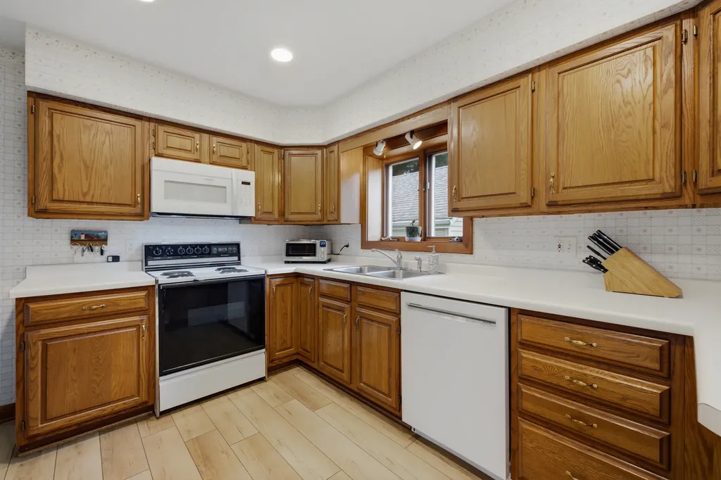 27W270 Sunnyside Avenue Winfield IL 60190