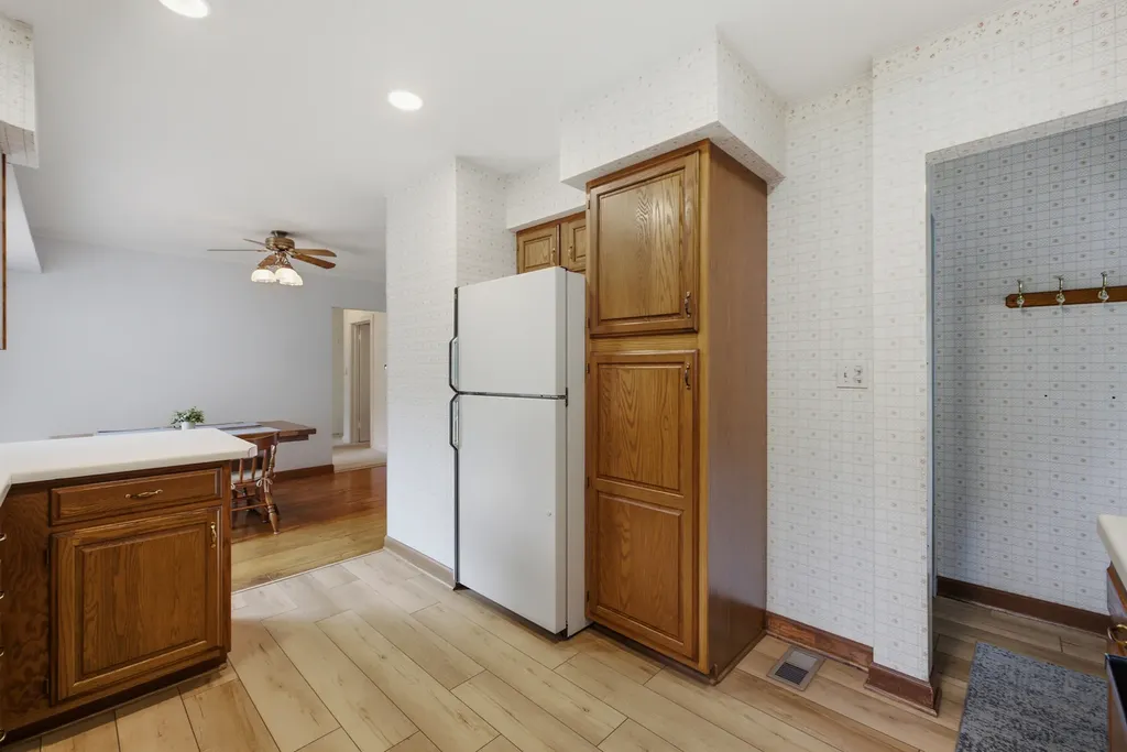 27W270 Sunnyside Avenue Winfield IL 60190