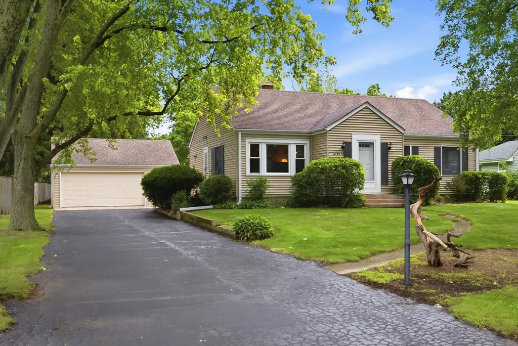 27W270 Sunnyside Avenue Winfield IL 60190