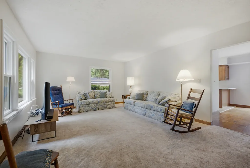 27W270 Sunnyside Avenue Winfield IL 60190
