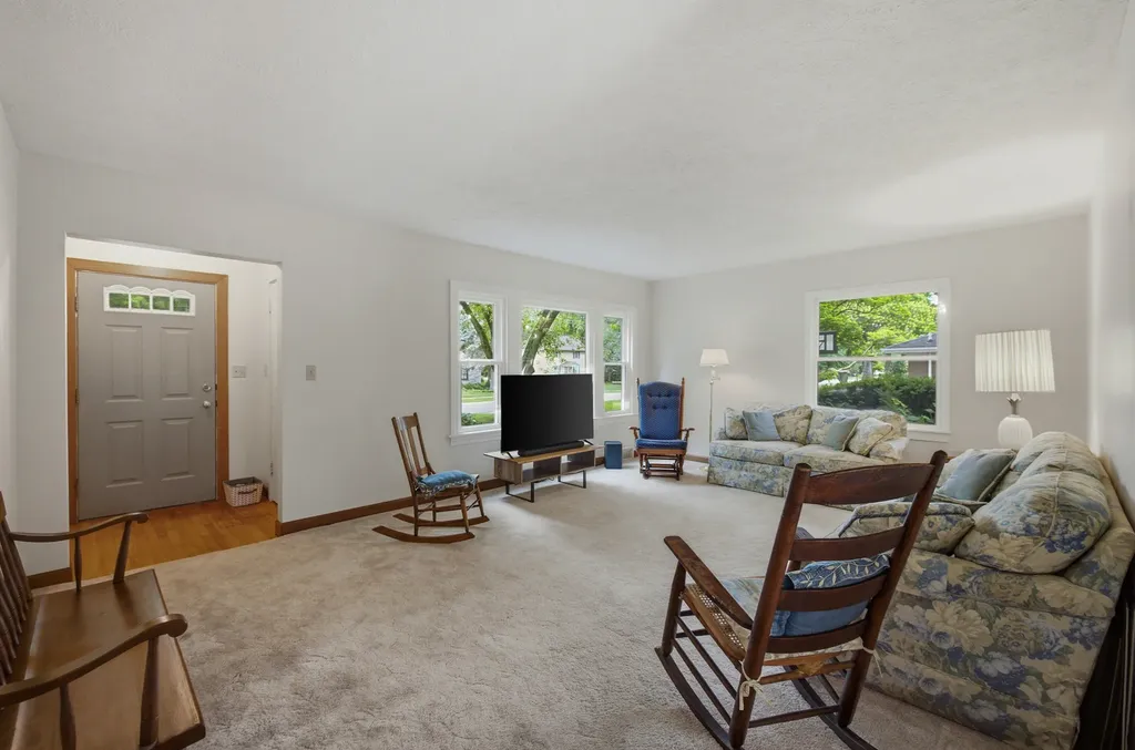 27W270 Sunnyside Avenue Winfield IL 60190
