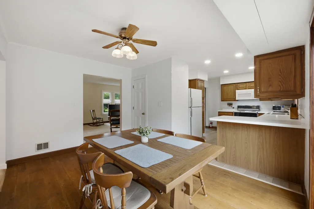 27W270 Sunnyside Avenue Winfield IL 60190