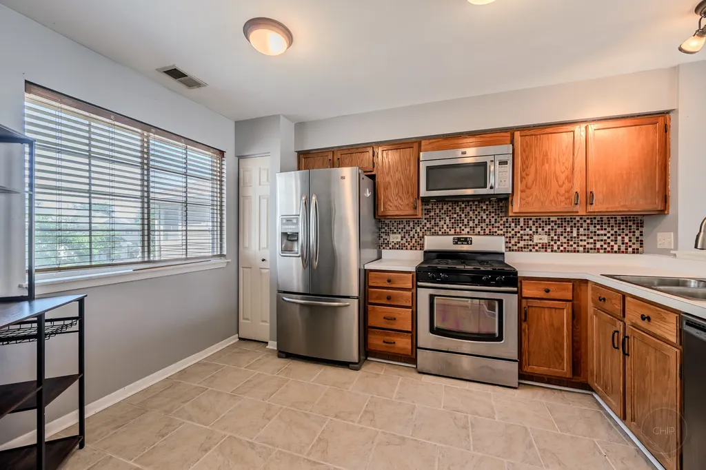 1136 East Cambria South Lane Lombard IL 60148