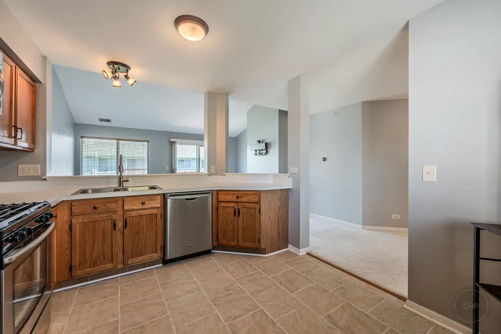 1136 East Cambria South Lane Lombard IL 60148