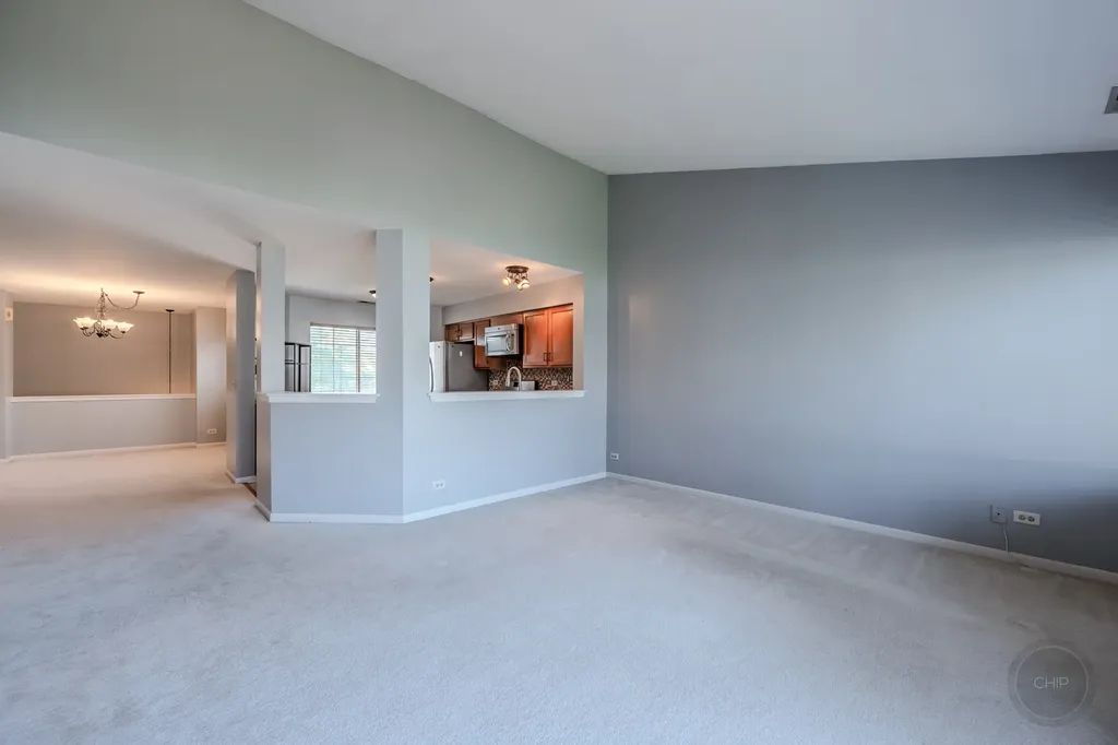 1136 East Cambria South Lane Lombard IL 60148