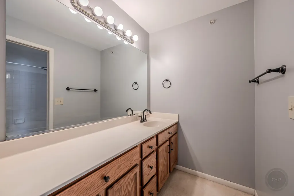1136 East Cambria South Lane Lombard IL 60148