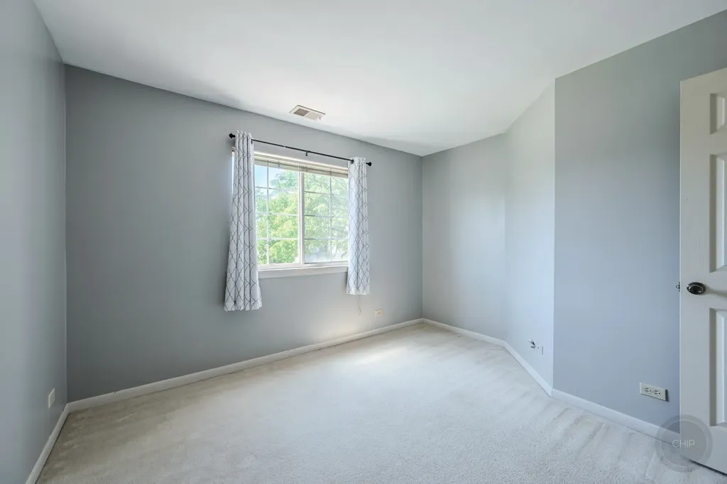 1136 East Cambria South Lane Lombard IL 60148