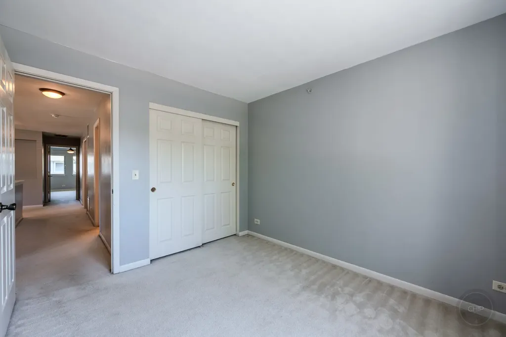 1136 East Cambria South Lane Lombard IL 60148