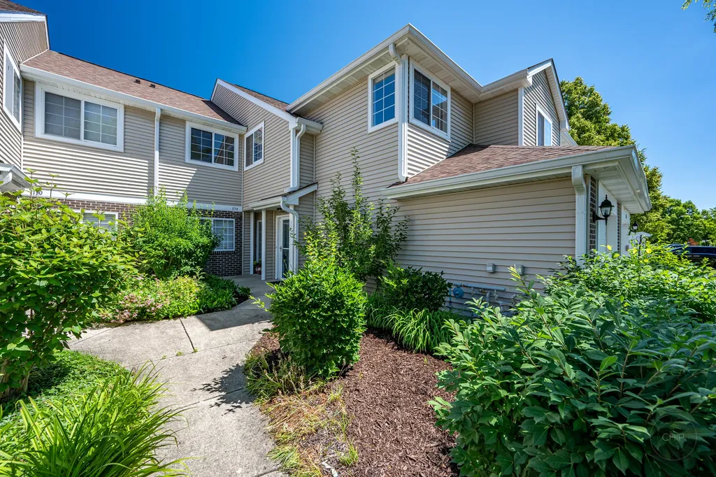 1136 East Cambria South Lane Lombard IL 60148