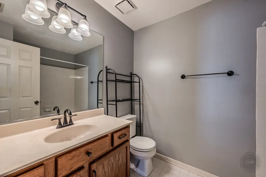 1136 East Cambria South Lane Lombard IL 60148