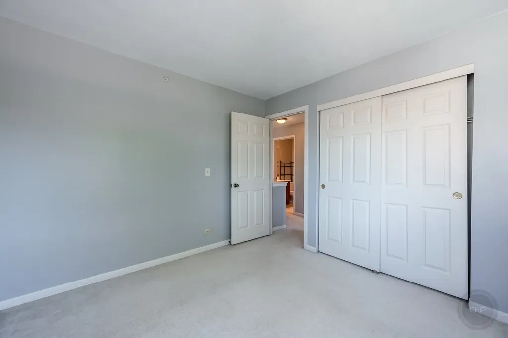 1136 East Cambria South Lane Lombard IL 60148