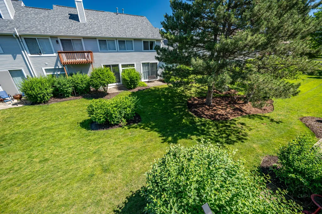 1136 East Cambria South Lane Lombard IL 60148