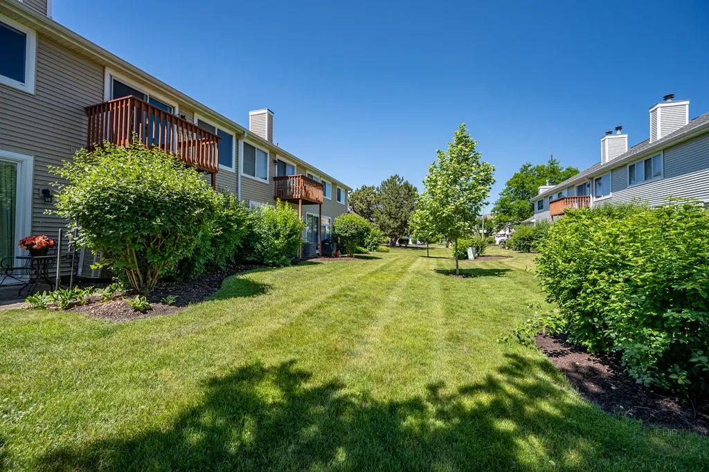 1136 East Cambria South Lane Lombard IL 60148