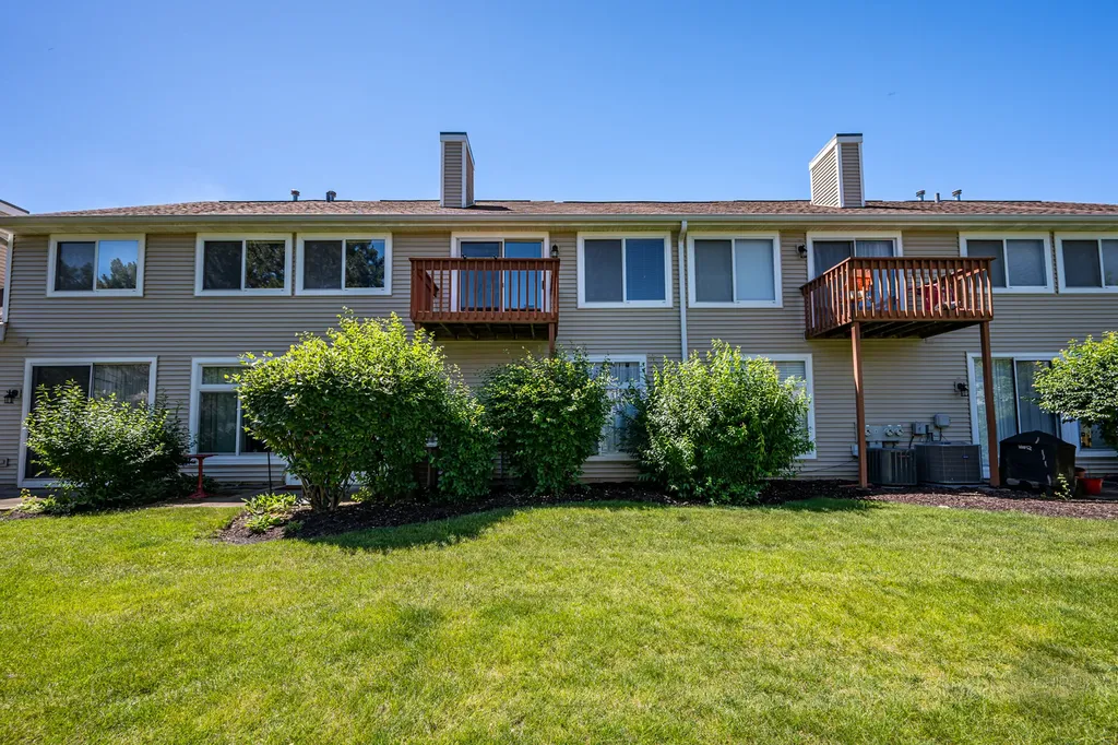 1136 East Cambria South Lane Lombard IL 60148