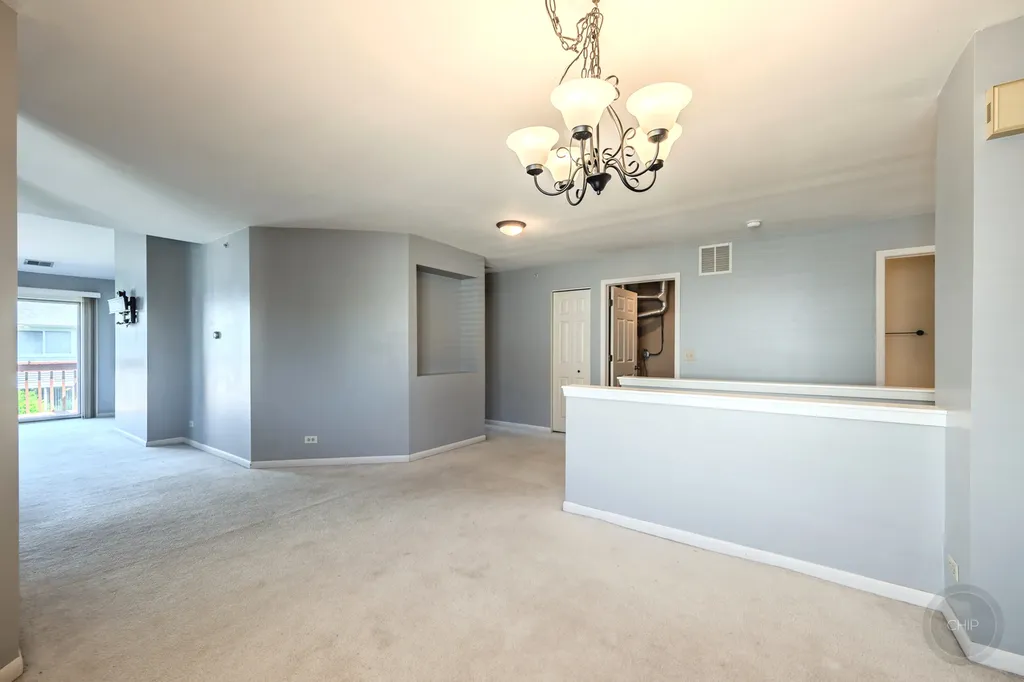 1136 East Cambria South Lane Lombard IL 60148
