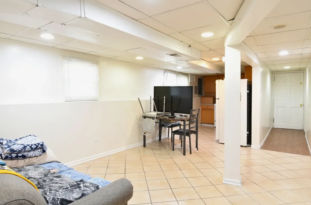 4945 West Waveland Avenue Chicago IL 60641