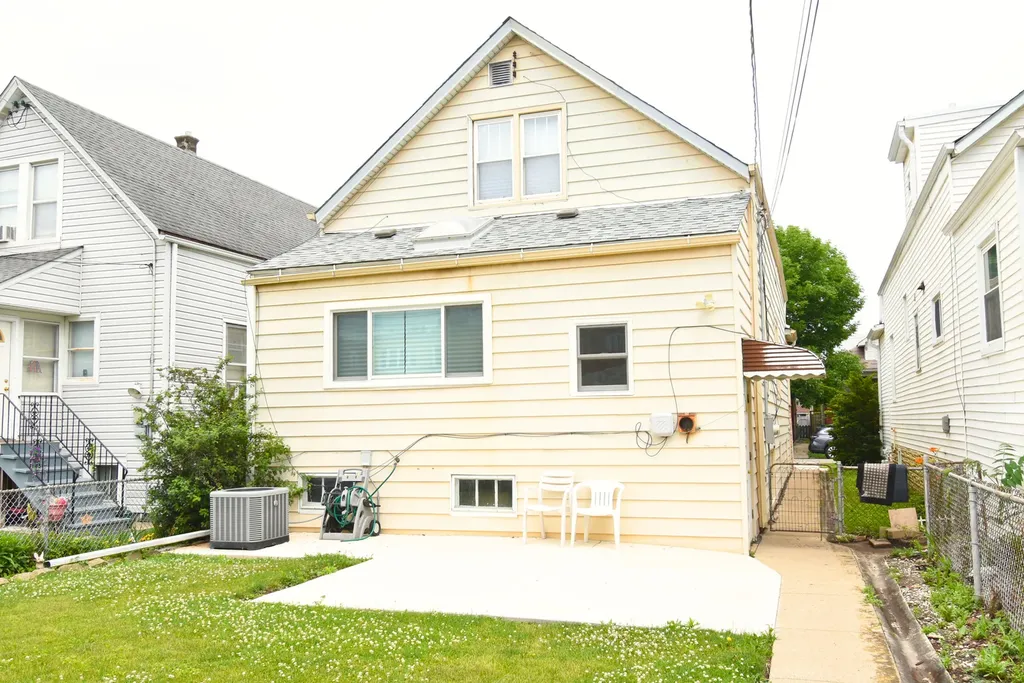 4945 West Waveland Avenue Chicago IL 60641