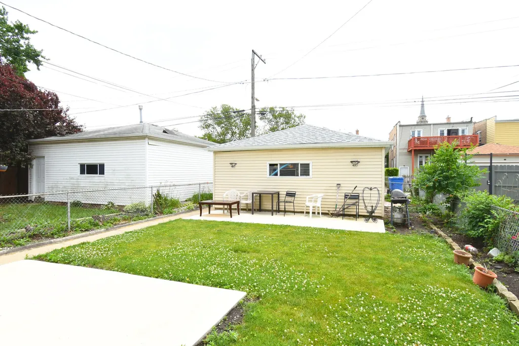 4945 West Waveland Avenue Chicago IL 60641