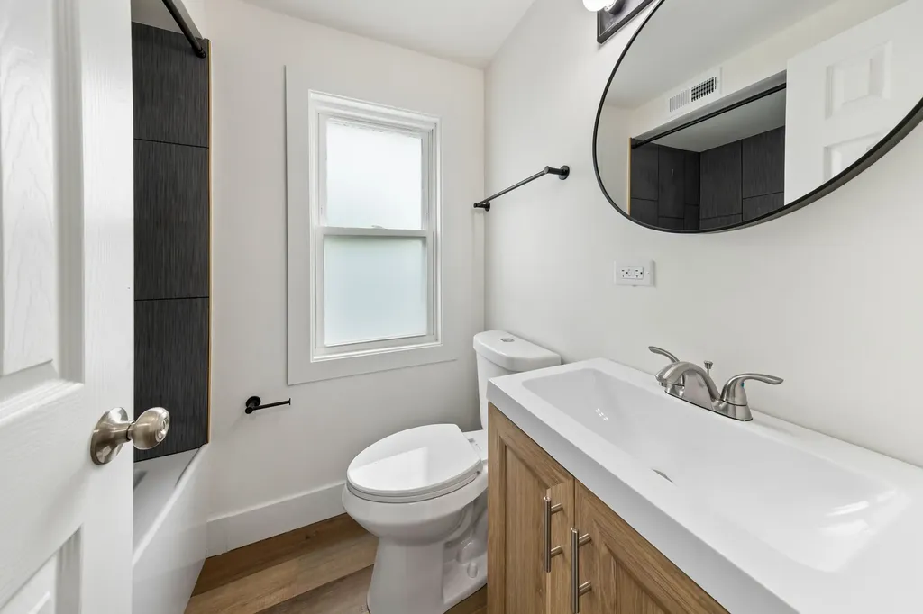 521 East 109th Street Chicago IL 60628