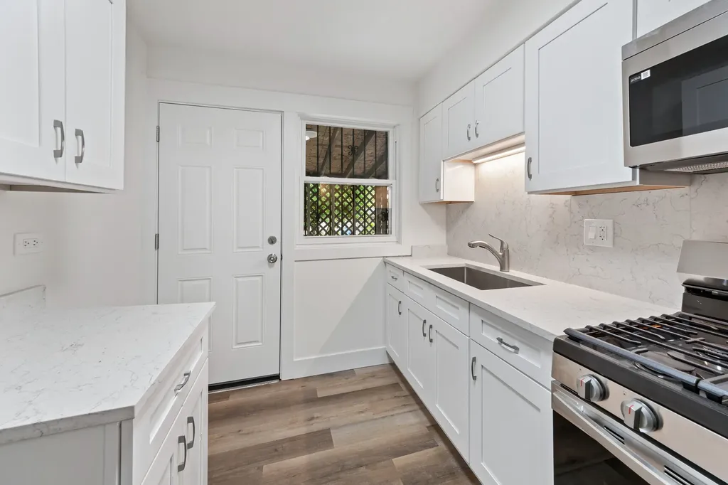 521 East 109th Street Chicago IL 60628