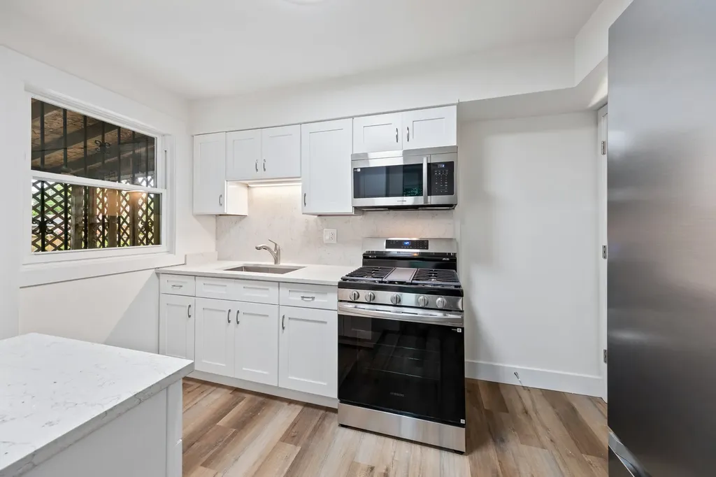 521 East 109th Street Chicago IL 60628