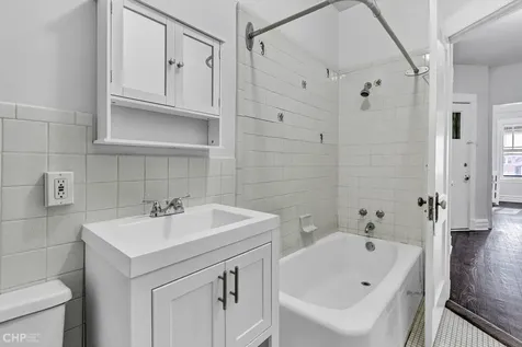 1942 West Farwell Avenue Chicago IL 60626