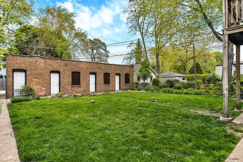 1942 West Farwell Avenue Chicago IL 60626