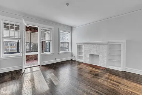 1942 West Farwell Avenue Chicago IL 60626