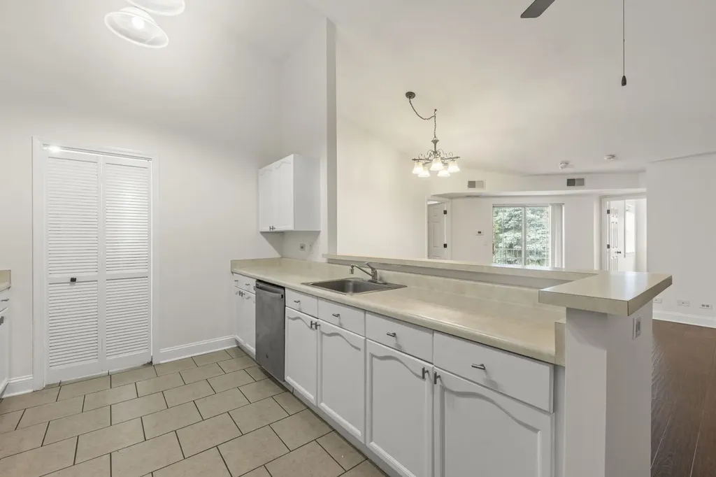 736 N Gary Avenue Carol Stream IL 60188