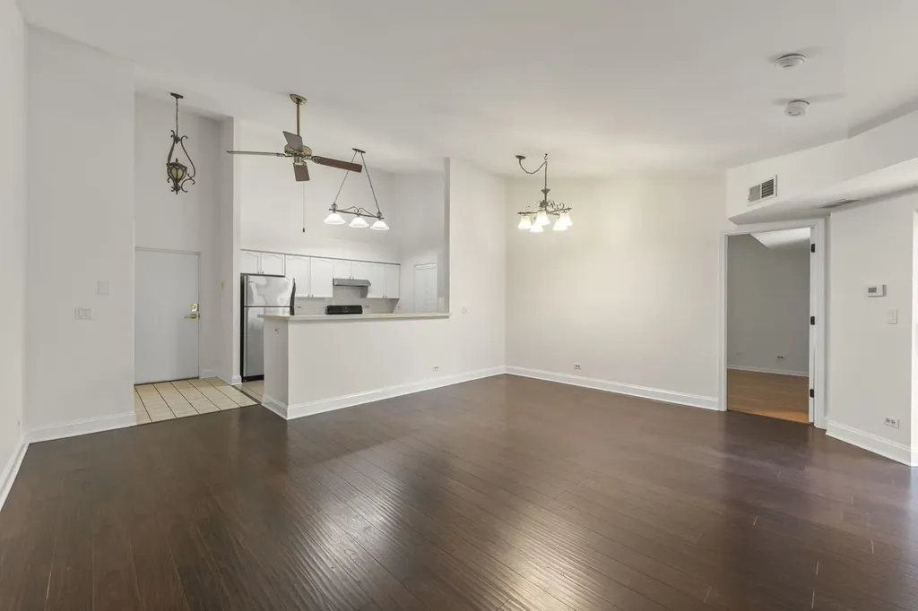 736 N Gary Avenue Carol Stream IL 60188