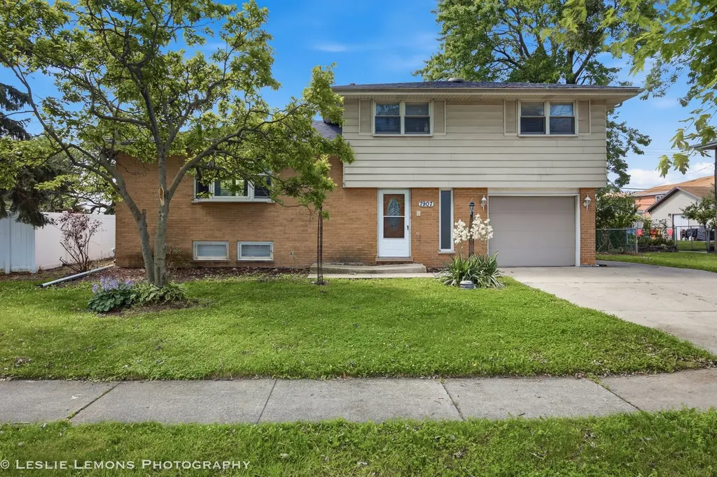 7907 West 89th Street Hickory Hills IL 60457