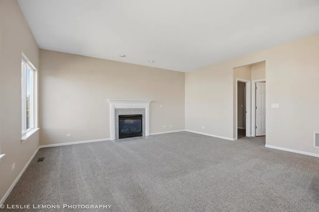 2269 Grand Pointe Trail Aurora IL 60503