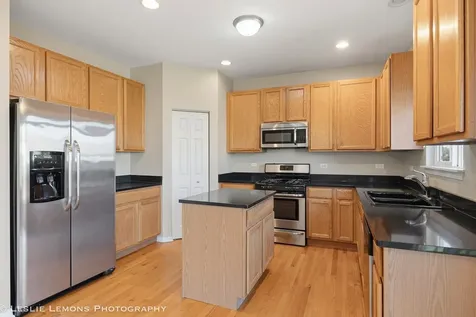 2269 Grand Pointe Trail Aurora IL 60503
