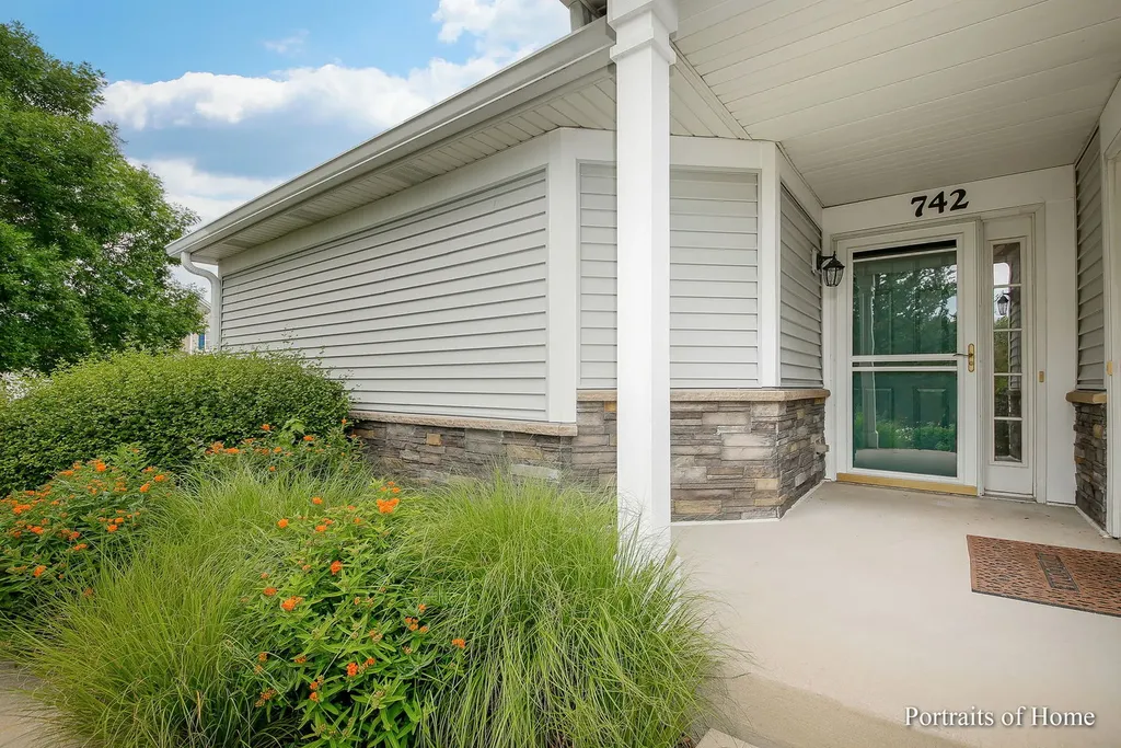 742 Genesee Drive Naperville IL 60563