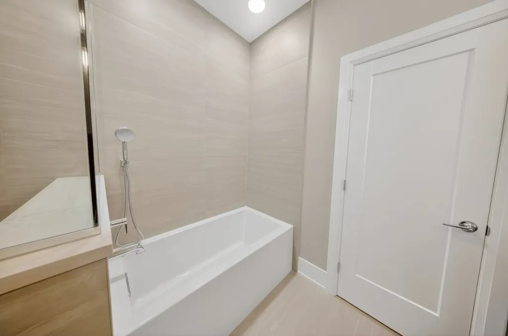 1406 West Cuyler Avenue Chicago IL 60613