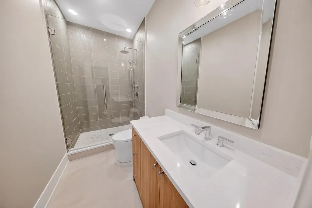 1406 West Cuyler Avenue Chicago IL 60613