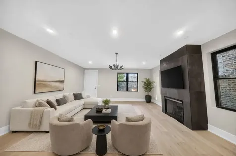 1406 West Cuyler Avenue Chicago IL 60613