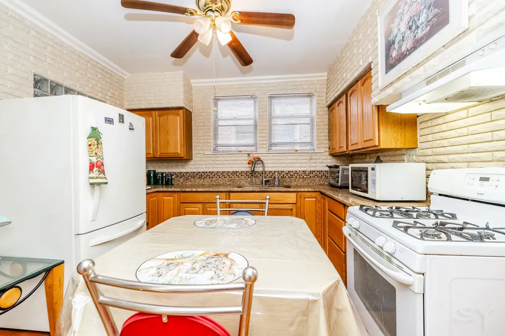 2559 North Parkside Avenue Chicago IL 60639