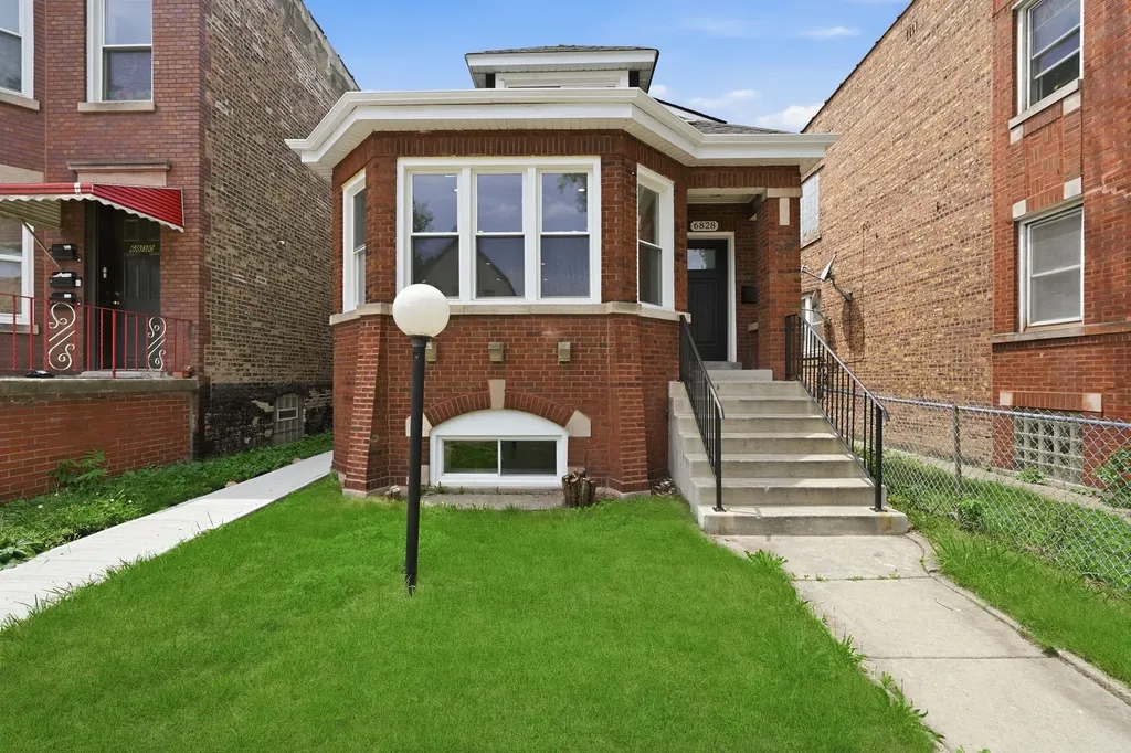 6828 South Champlain Avenue Chicago IL 60637