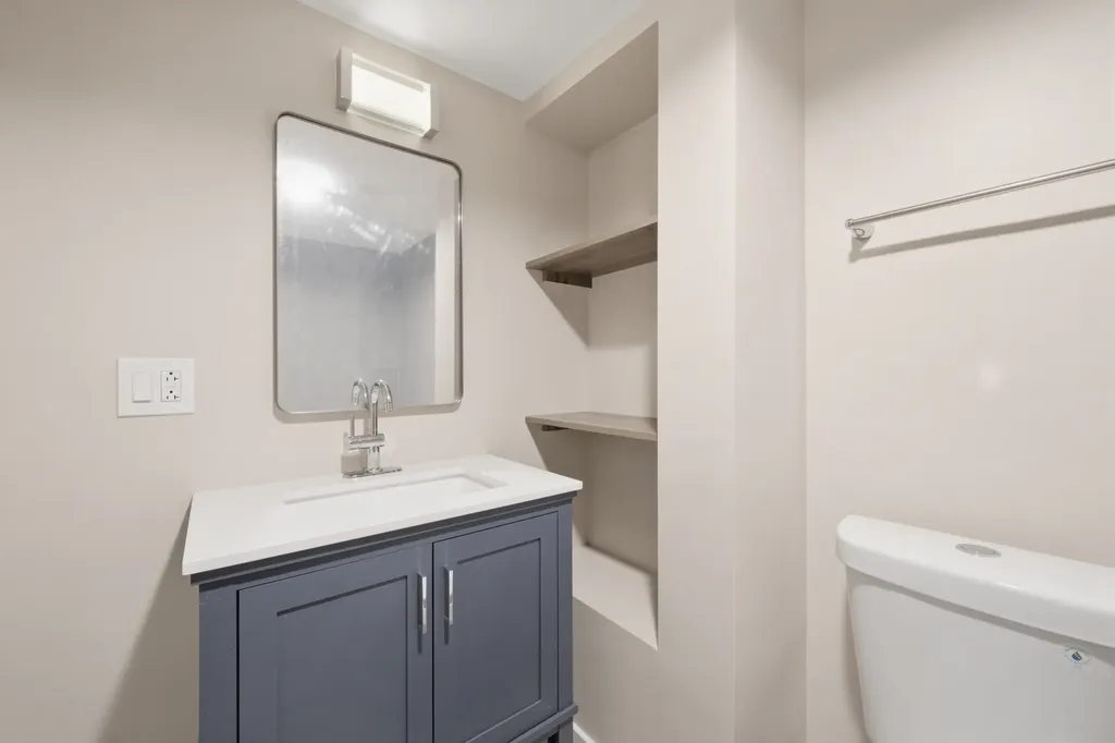 6828 South Champlain Avenue Chicago IL 60637