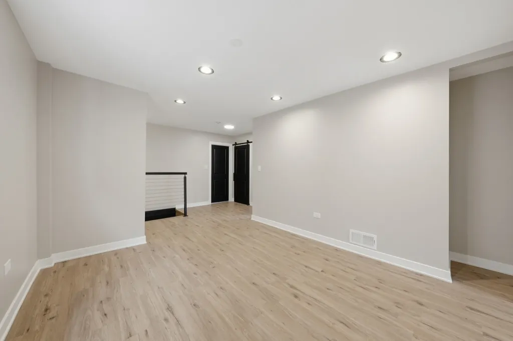 6828 South Champlain Avenue Chicago IL 60637
