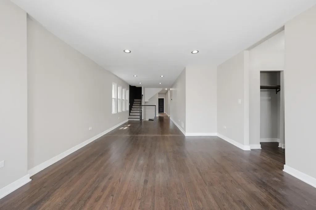 6828 South Champlain Avenue Chicago IL 60637