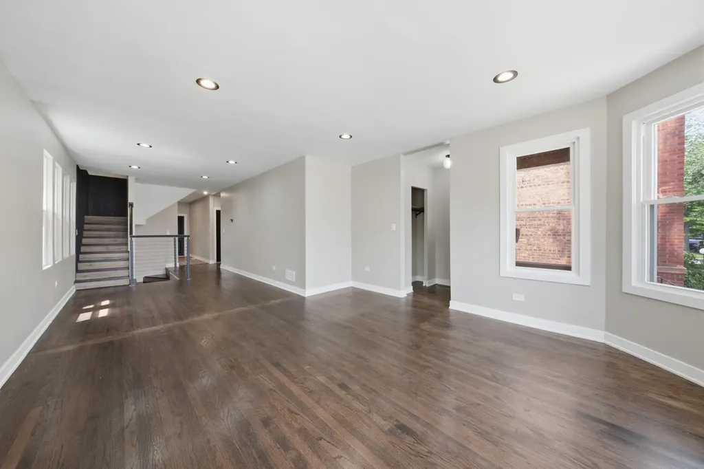 6828 South Champlain Avenue Chicago IL 60637