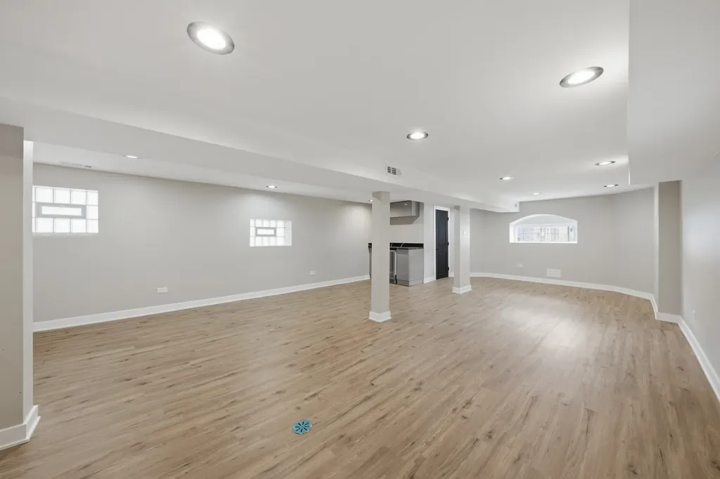 6828 South Champlain Avenue Chicago IL 60637