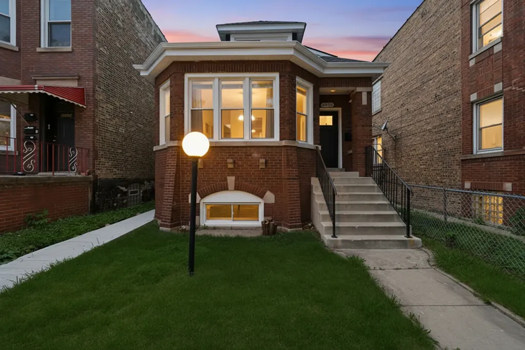 6828 South Champlain Avenue Chicago IL 60637