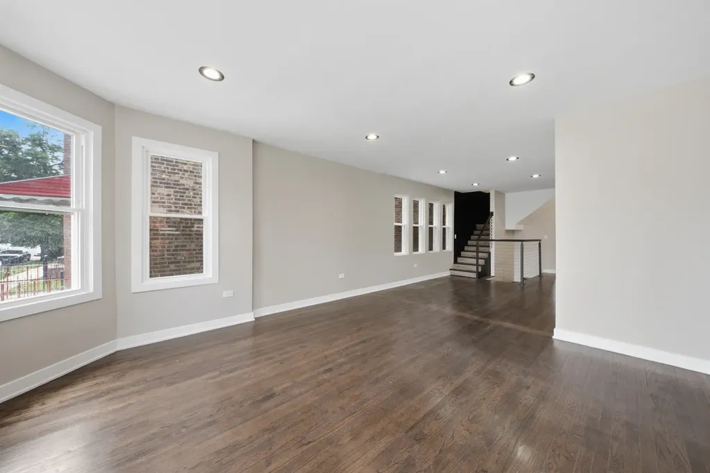 6828 South Champlain Avenue Chicago IL 60637