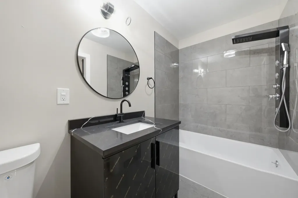 6828 South Champlain Avenue Chicago IL 60637