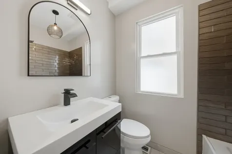 6828 South Champlain Avenue Chicago IL 60637